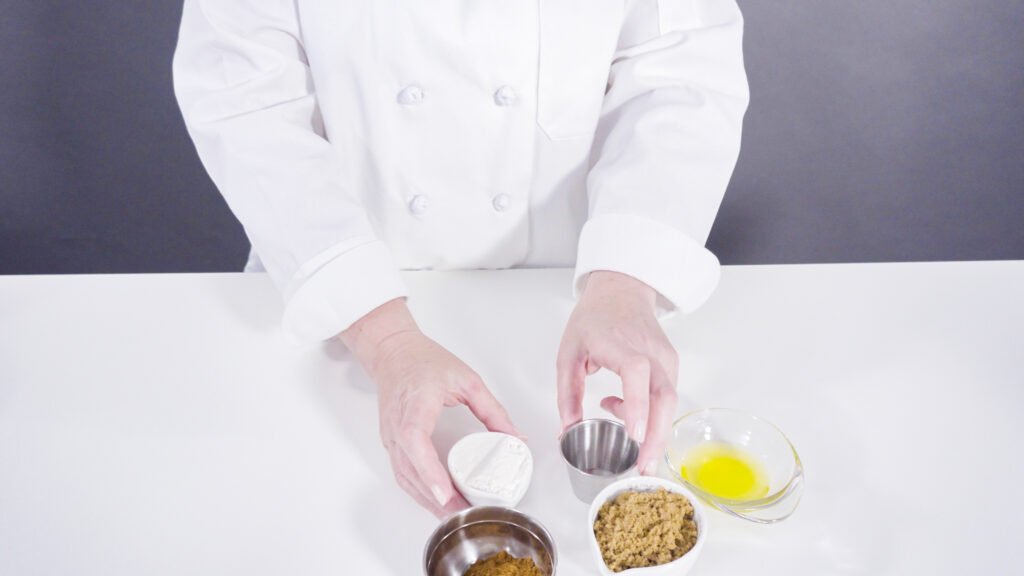 Chef preparando ingredientes para técnicas de esferificação